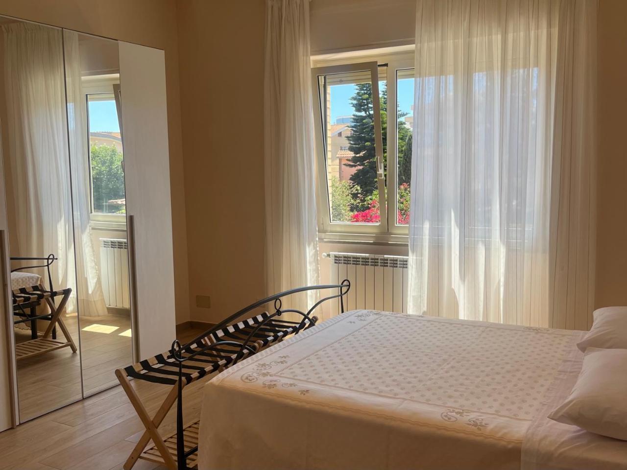 Alloggio Turistico Sonia — 4-Star Luxury Hotel in Fiumicino-Isola Sacra, Italy