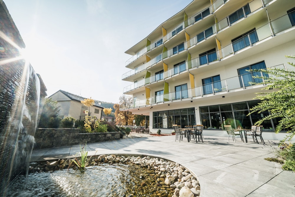Hotel Panorama - carbon neutral hotel in Trencianske Teplice