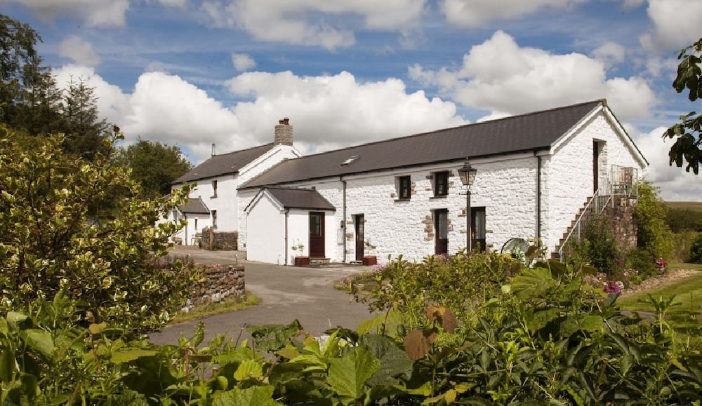 Beili Helyg Guest House — 4-Star Luxury Hotel in Aberdare, United Kingdom