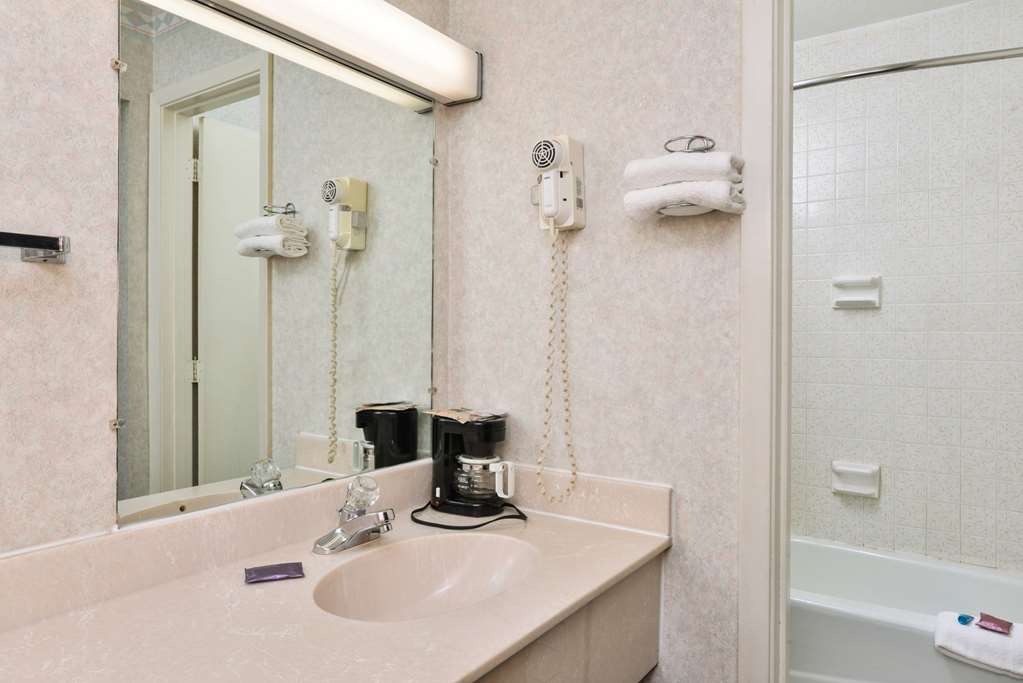 Americas Best Value Inn Decatur IN - photo 22