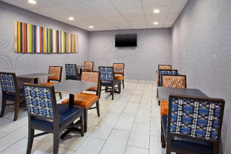 Holiday Inn Express I 26 & Us 29 At Westgate Mall by IHG - photo 41
