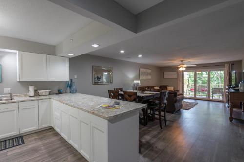 2Br Updated Walk In 2 Pools Near The Strip Free Tickets Included Fhc13 in Branson, United States