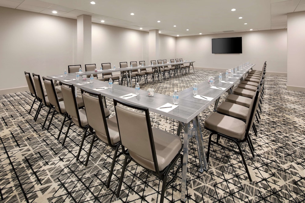 Embassy Suites by Hilton Atlanta Perimeter Center - photo 43