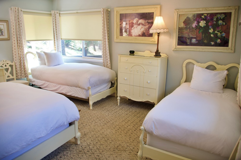 Yosemite Bug Rustic Mountain Resort - photo 12