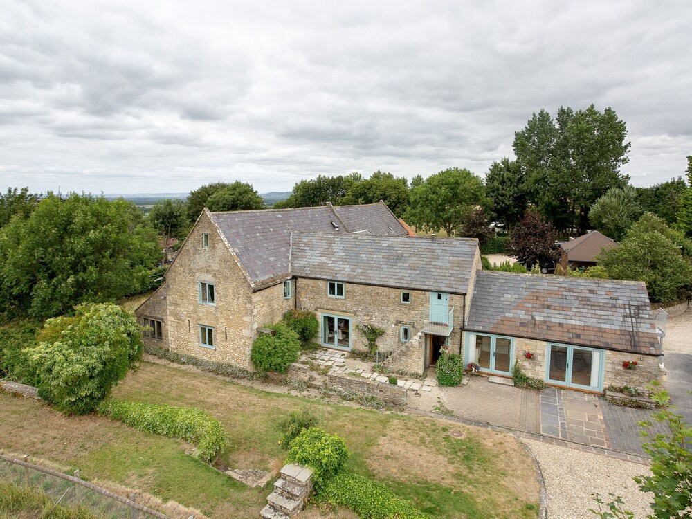 Woodcock Farm — 5-Star Luxury Hotel in Bristol, United Kingdom