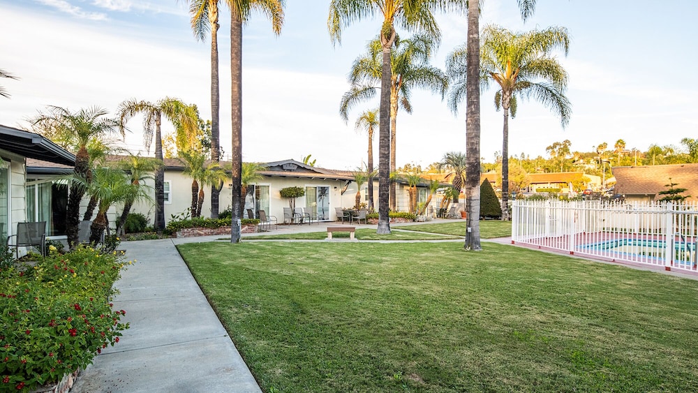 Fallbrook Country Inn - photo 24
