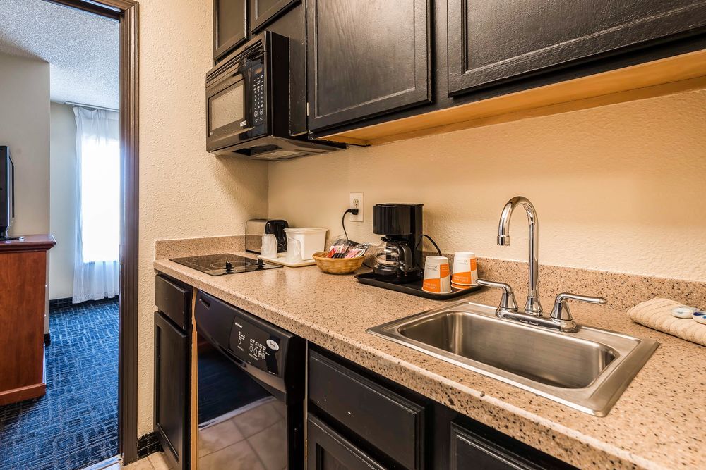 Quality Suites Downtown Colorado Springs - photo 12