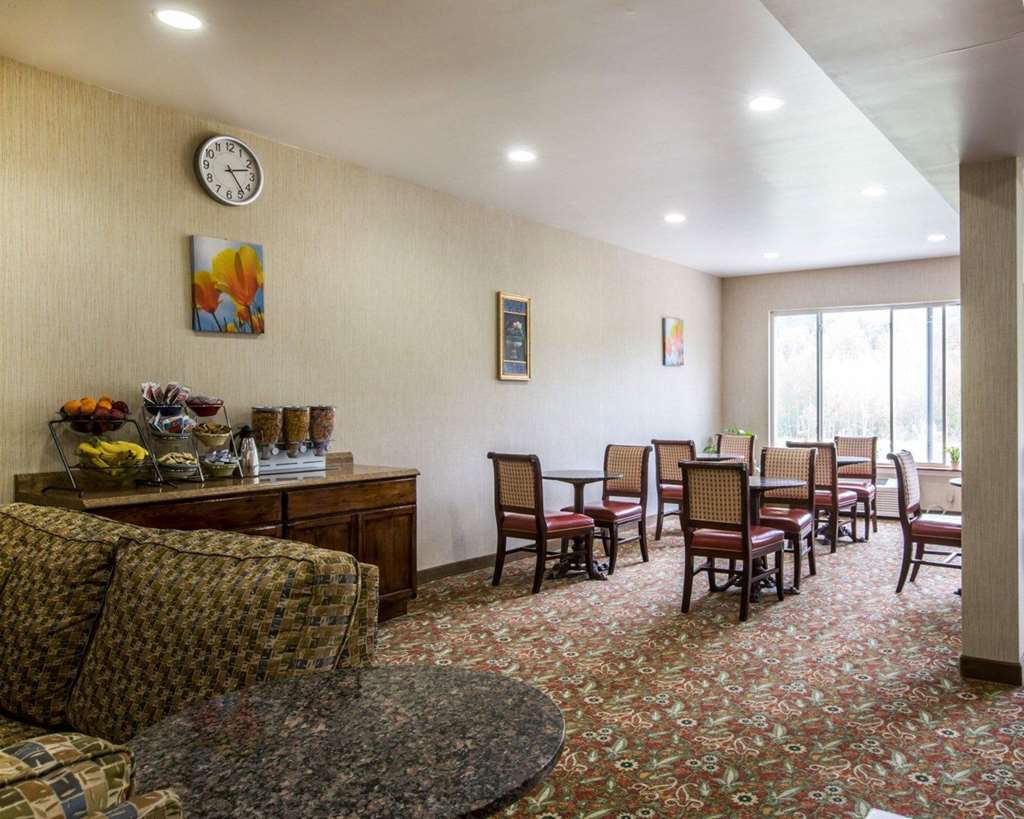 Econo Lodge Lake Region - photo 27