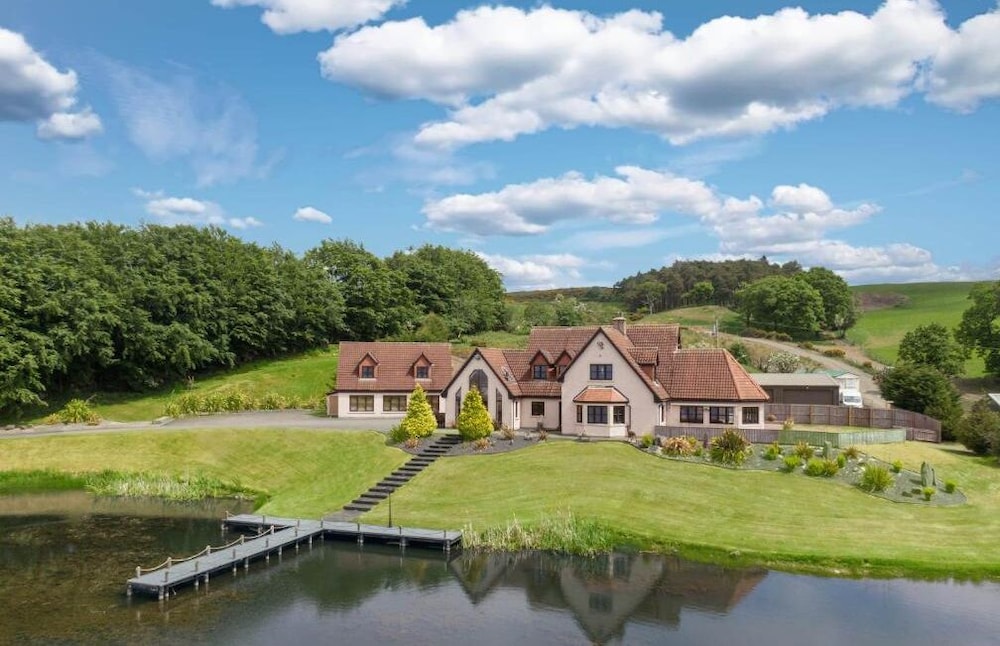 The Hoose at The Vu — 4-Star Luxury Hotel in Bathgate, United Kingdom