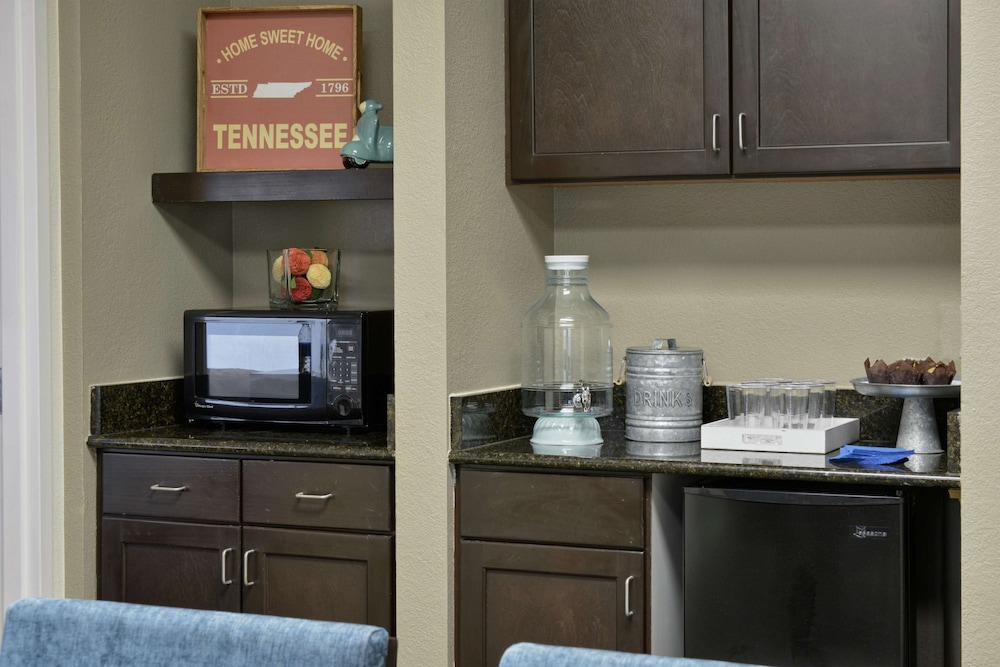Hampton Inn Collierville - photo 17