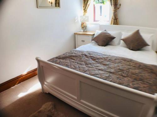 Classy 2 Bed Near Alton Towers Polar Bears Peak District — Whiston