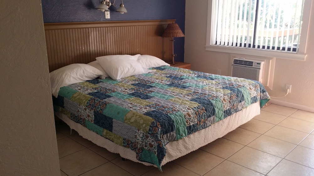 Palm Breeze Hotel - photo 3