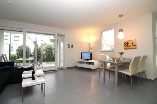 Appartementhaus Ostseebrise Fewo 1 — 4-Star Luxury Hotel in Ostseebad Kuehlungsborn, Germany