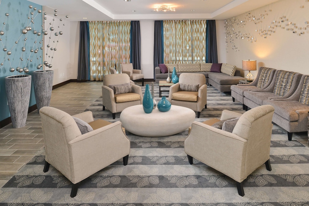 Hampton Inn & Suites Des Moines Downtown - photo 2