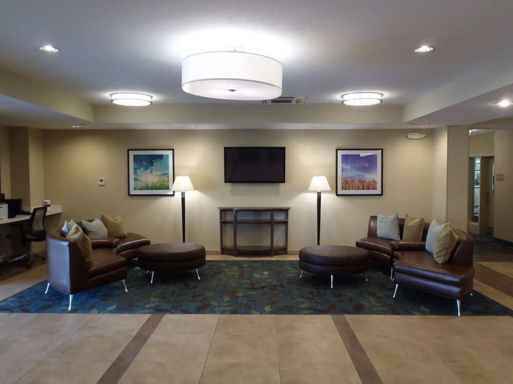 Candlewood Suites College Station At University by IHG - photo 4