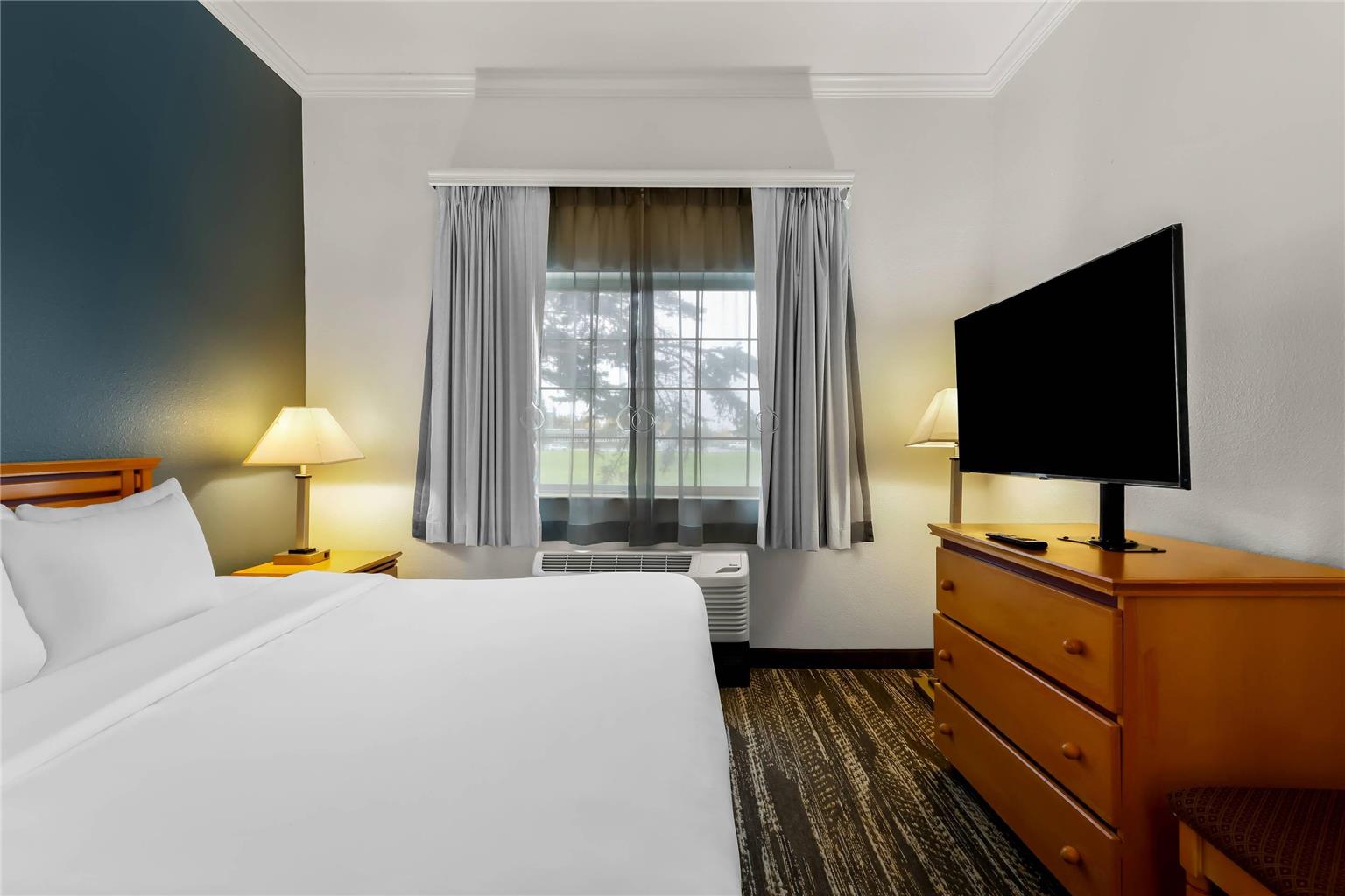 Clarion Suites Anchorage Downtown - photo 9