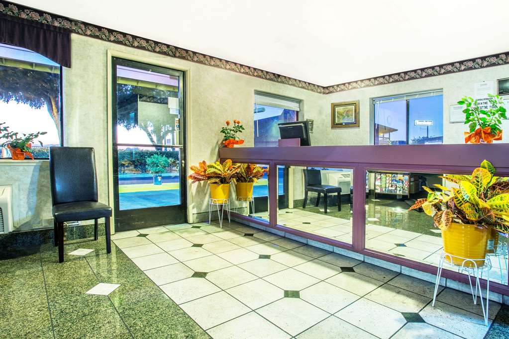 Travelodge by Wyndham Turlock - photo 2