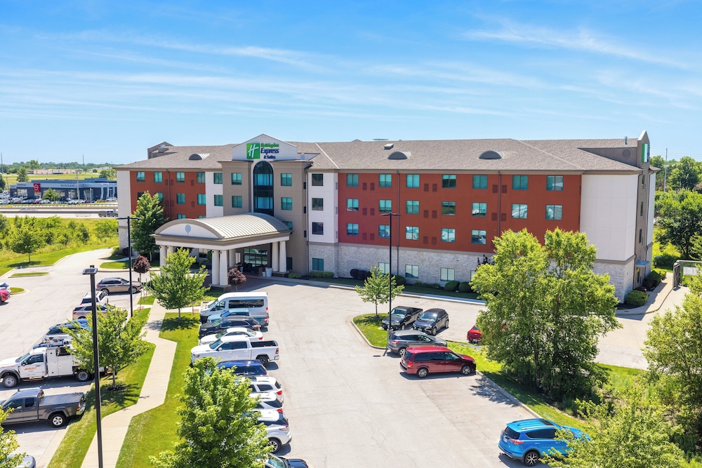 Holiday Inn Express and Suites Kansas City Airport by IHG - photo 63