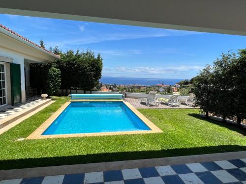 Casa Roc Madeira 5 Bedrooms Ocean and City Views Private Heated Pool — 5-Star Luxury Hotel in Funchal, Portugal