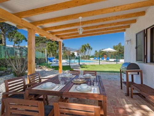 Carvoeiro Peaceful Villa with Pool — 4-Star Luxury Hotel in Carvoeiro, Portugal