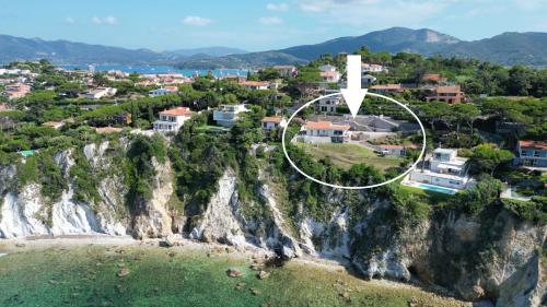 Villa Costa Bianca by ArgonautiVacanze — 4-Star Luxury Hotel in Portoferraio, Italy
