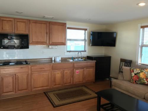 Harborside Motel & Marina - photo 31