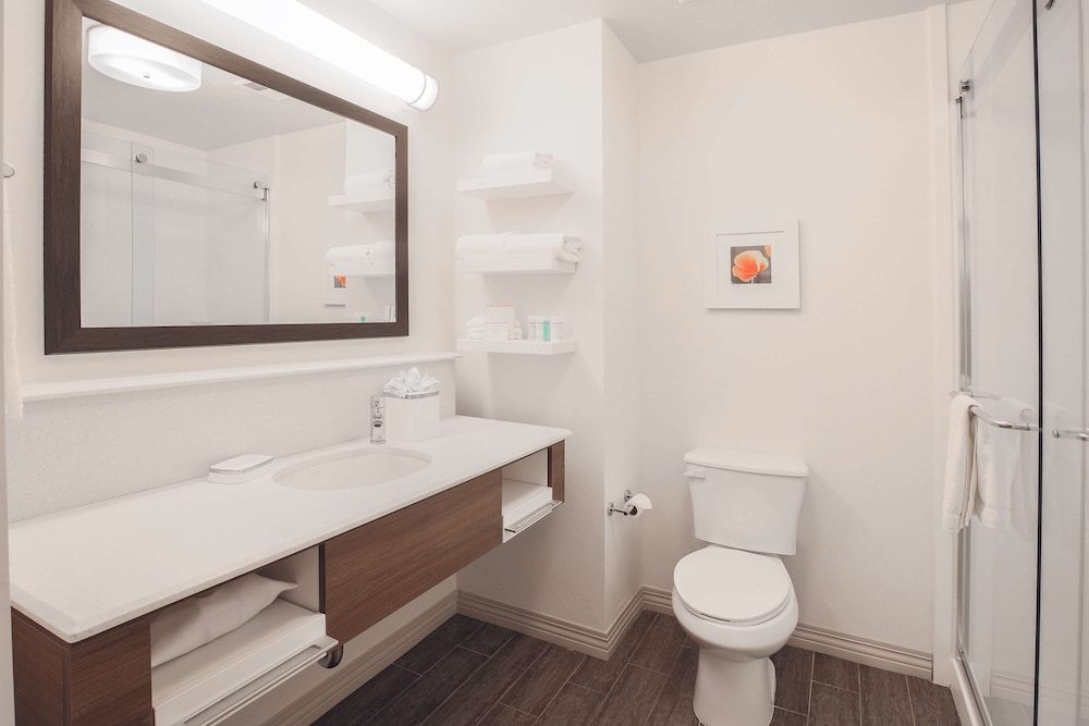 Hampton Inn And Suites Camarillo - photo 35