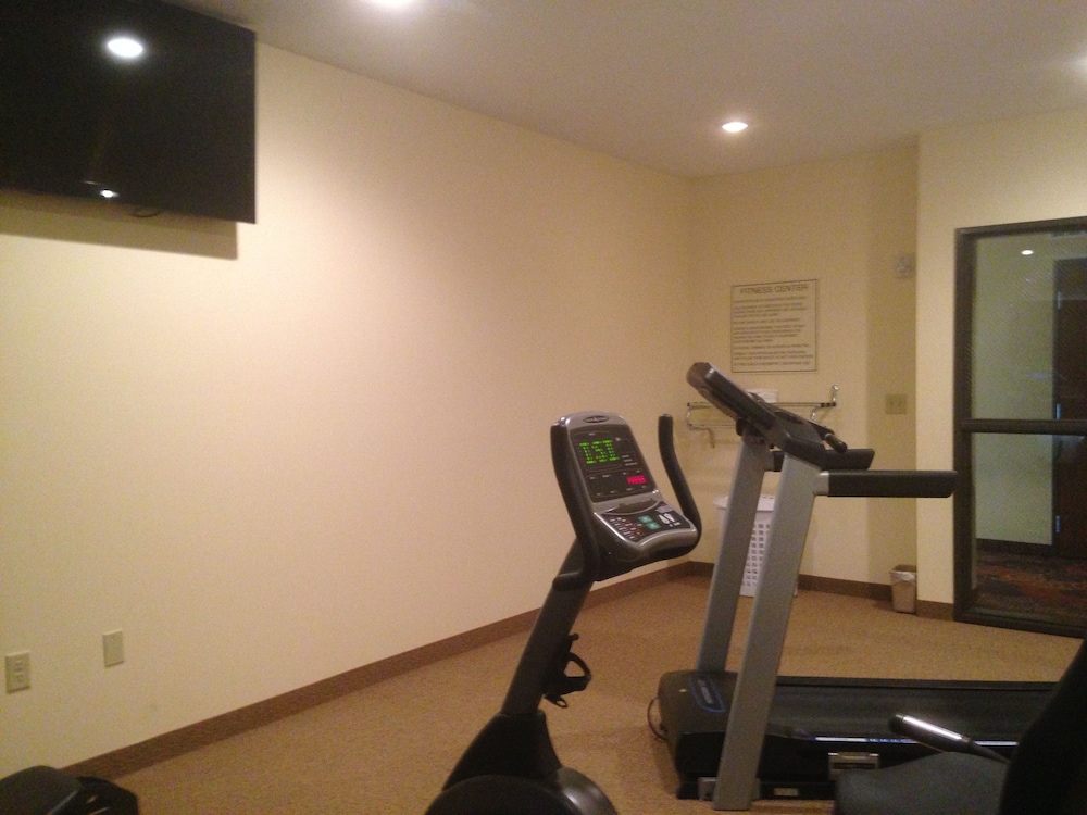 Edgewood Hotel & Suites - photo 30