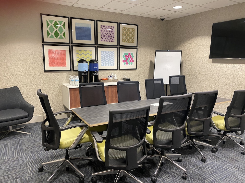Holiday Inn Express Hotel & Suites Independence Kansas City by IHG - photo 36