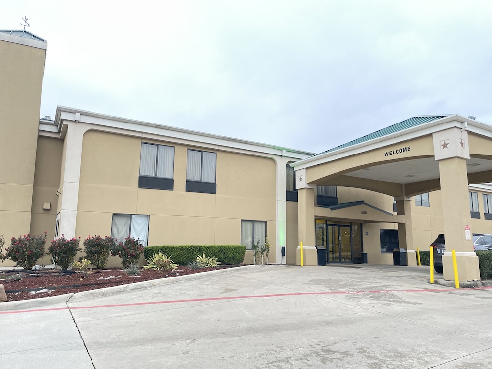 Super 8 by Wyndham Fort Worth Downtown South - photo 30