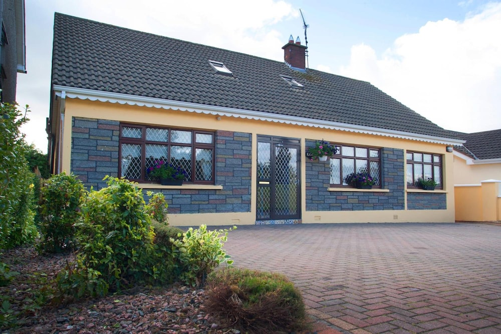Krakow B&B — 4-Star Luxury Hotel in Dundalk, Republic of Ireland