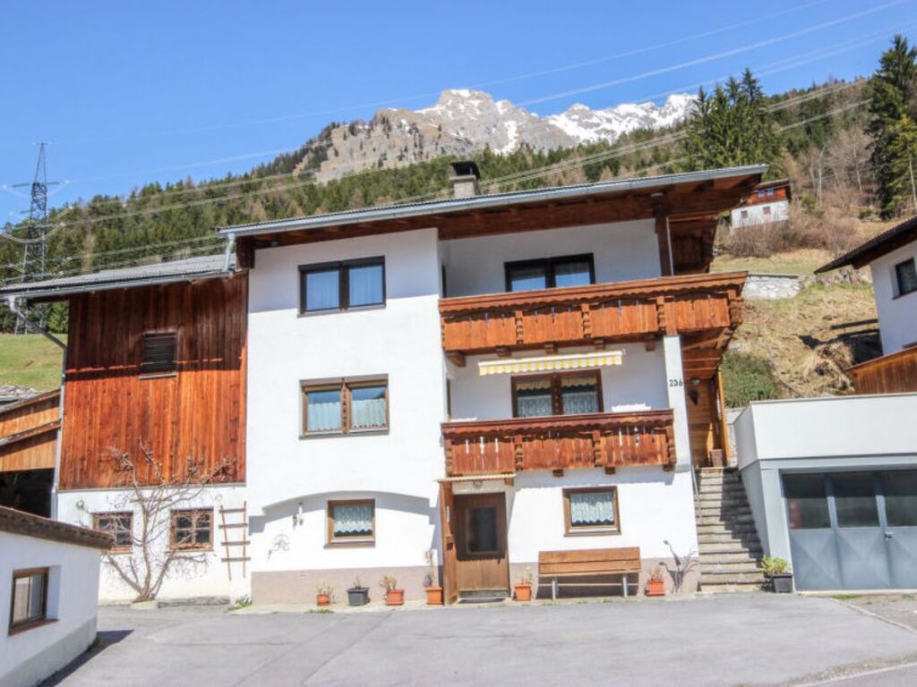 Hölzl — 4-Star Luxury Hotel in Flirsch, Austria