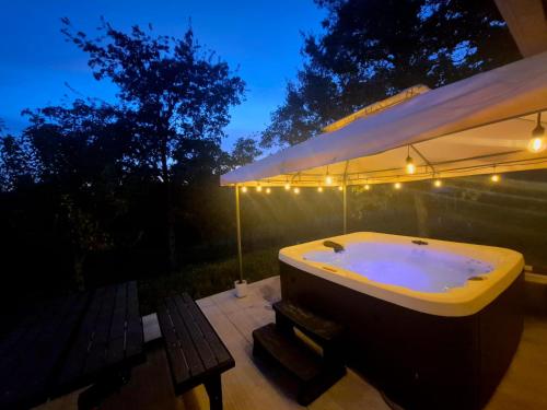 Green Meadows at Sky Ranch 13 miles from Yosemite — 4-Star Luxury Hotel in Oakhurst, United States