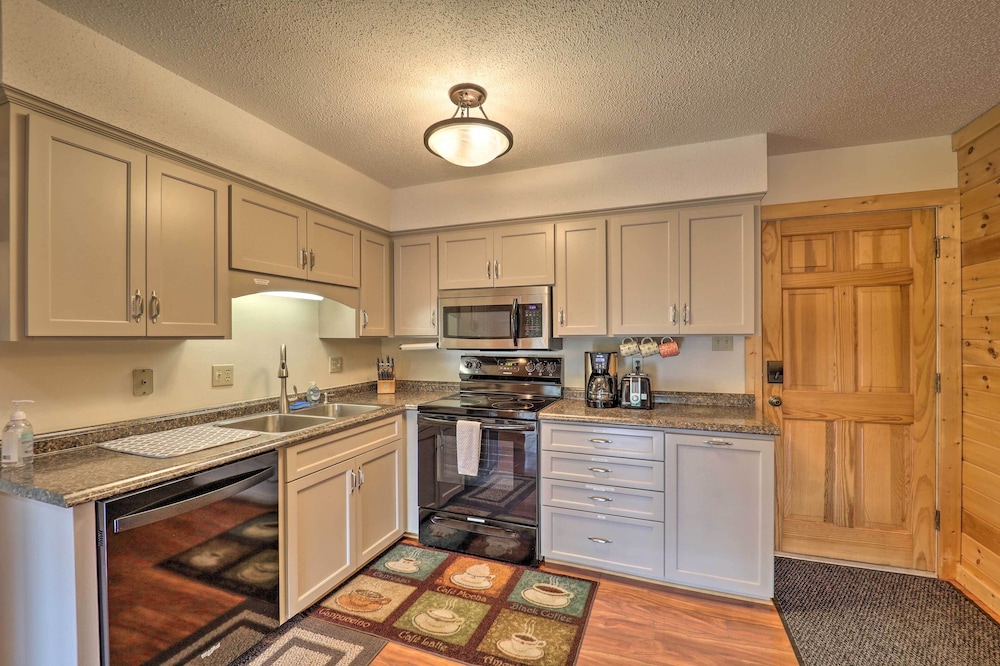 Cozy Condo: Walk to Resort 9 Mi to Sugar Mountain - photo 13