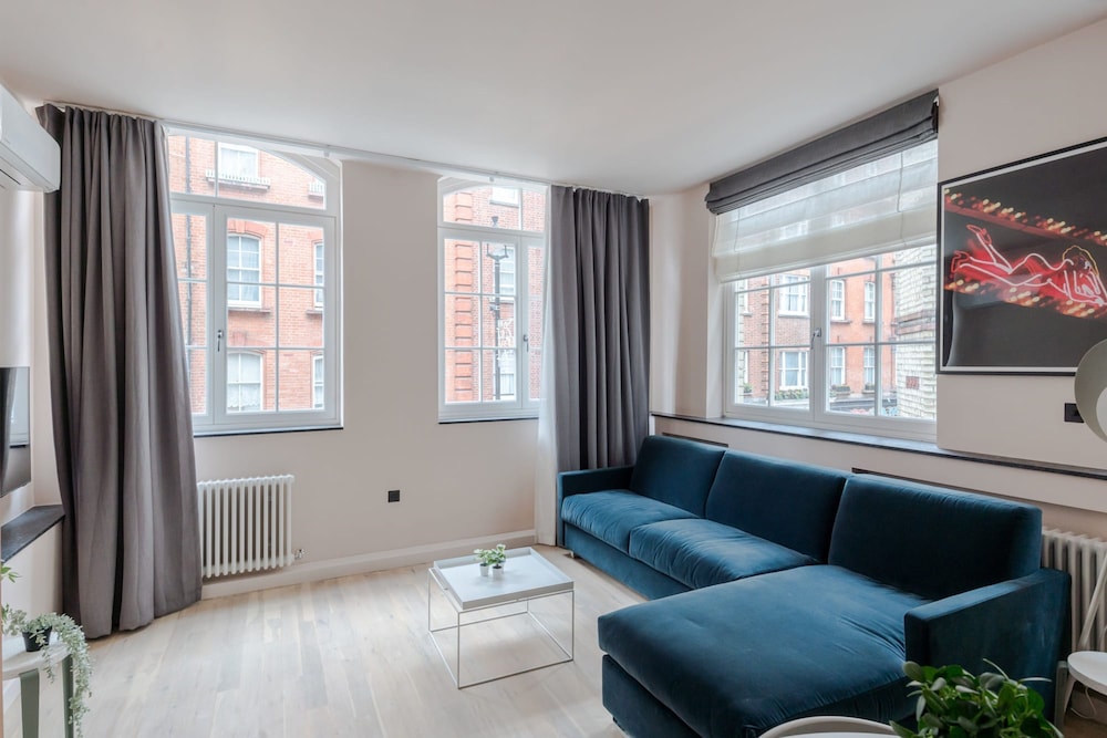 Stylish 1 Bed Apartment with AC in Soho — 4-Star Luxury Hotel in London, United Kingdom