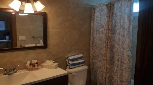 Courtney's Place Historic Cottages & Inns - photo 30