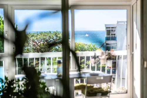 RAcsidence mAcditerranAce Beachfront Sun and Seaview Pool Private Parking — Cagnes-Sur-Mer — photo 5