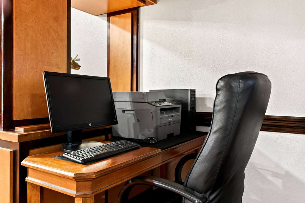 Days Inn Suites By Wyndham Warren — Warren