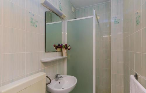 Five Bedroom Apartment In Zaton Mali