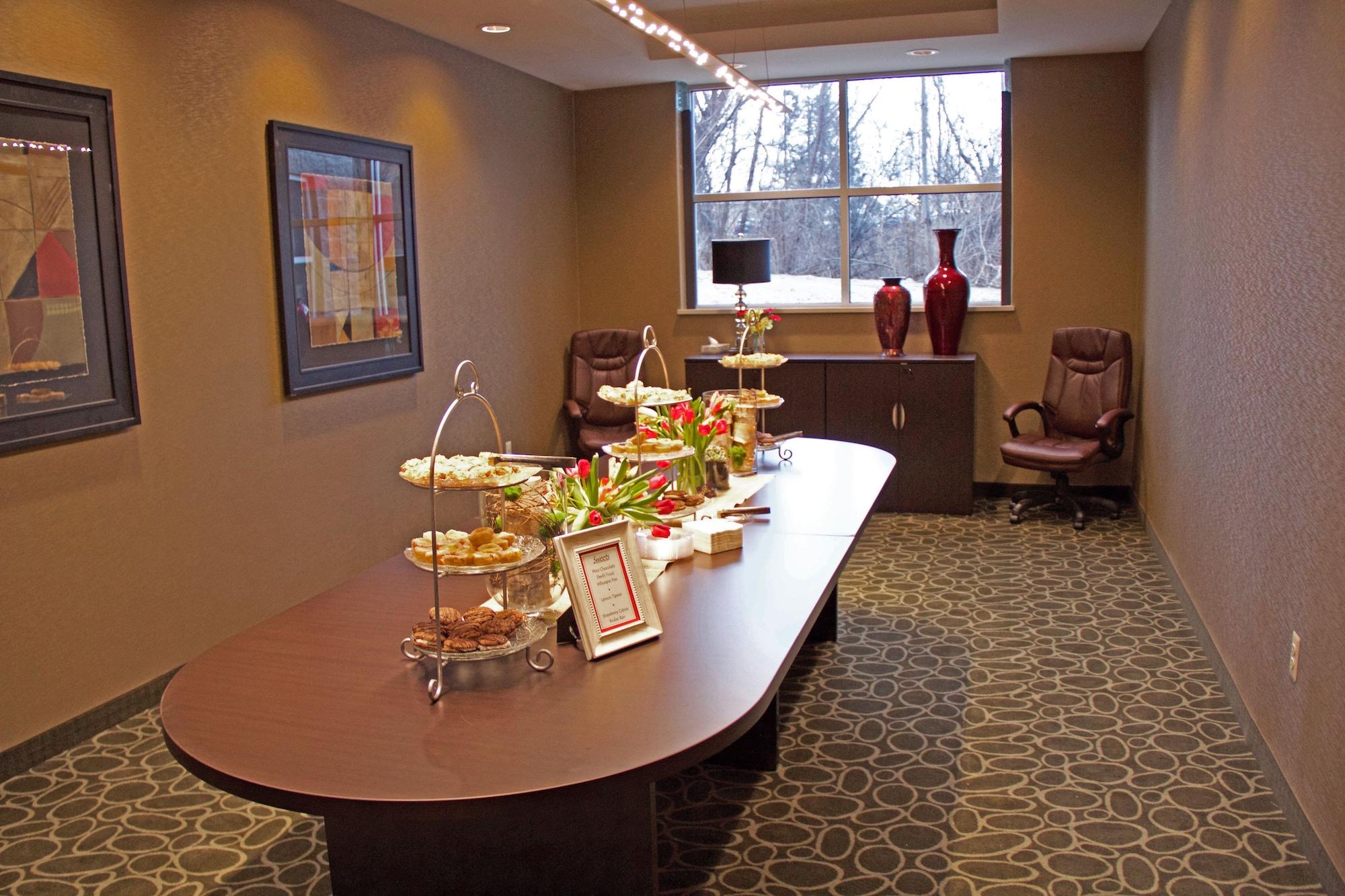 Holiday Inn Express & Suites Plymouth Ann Arbor Area by IHG - photo 30