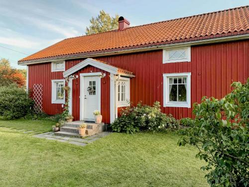 19Th Century House With Antiques In Rural Setting — 4-Star Luxury Hotel in Sandared, Sweden
