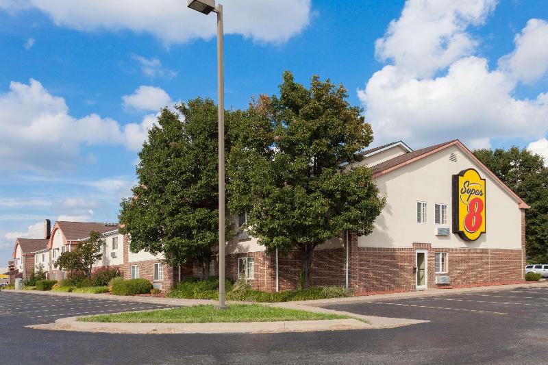 Super 8 by Wyndham Carthage — hotel in Carthage