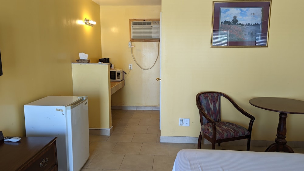 Canadian Inn - photo 4