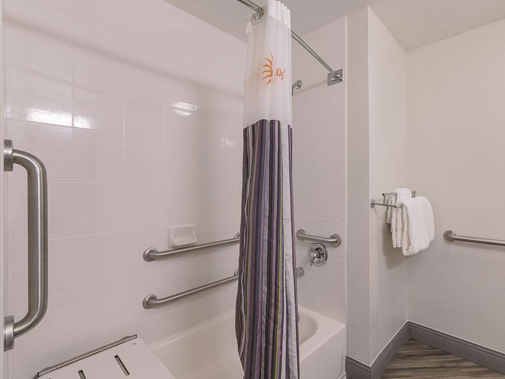 La Quinta Inn & Suites by Wyndham Austin Round Rock - photo 20