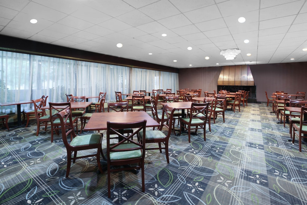 Days Inn by Wyndham Plattsburgh - photo 25