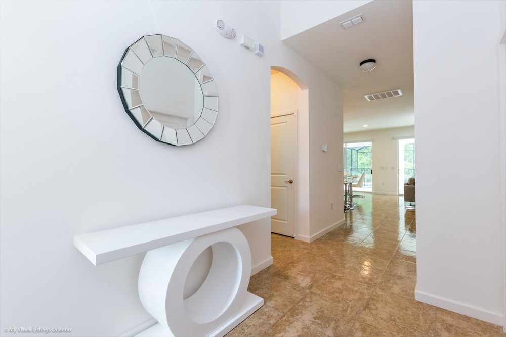 Modern 8 Bdrm 5 Bath Villa — 4-Star Luxury Hotel in Kissimmee, United States