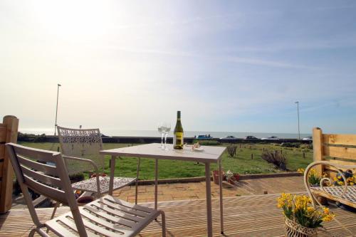 Pebbles Beach House By Air Premier — 4-Star Luxury Hotel in Seaford, United Kingdom