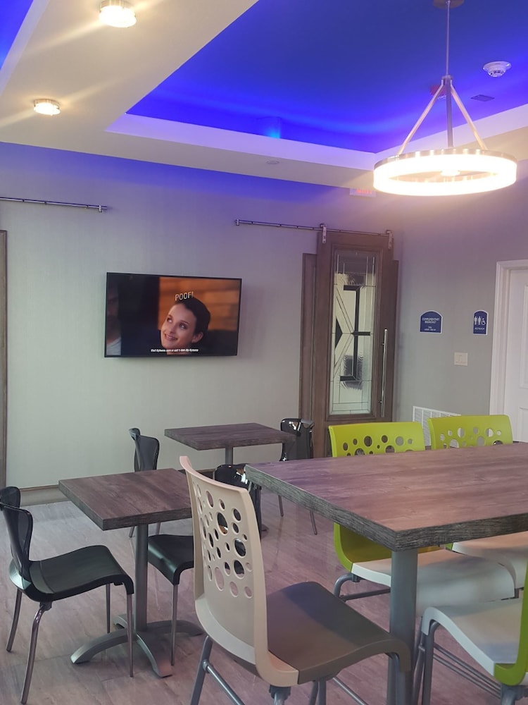 Hotel Blue Woodlands - photo 49