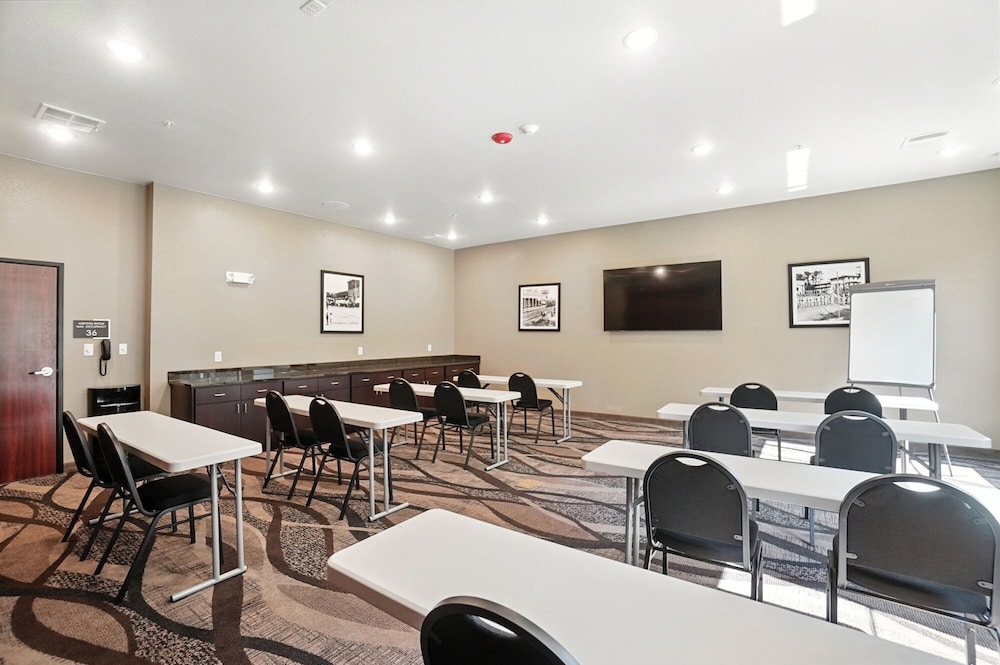 Cobblestone Hotel & Suites Bellefontaine - photo 86