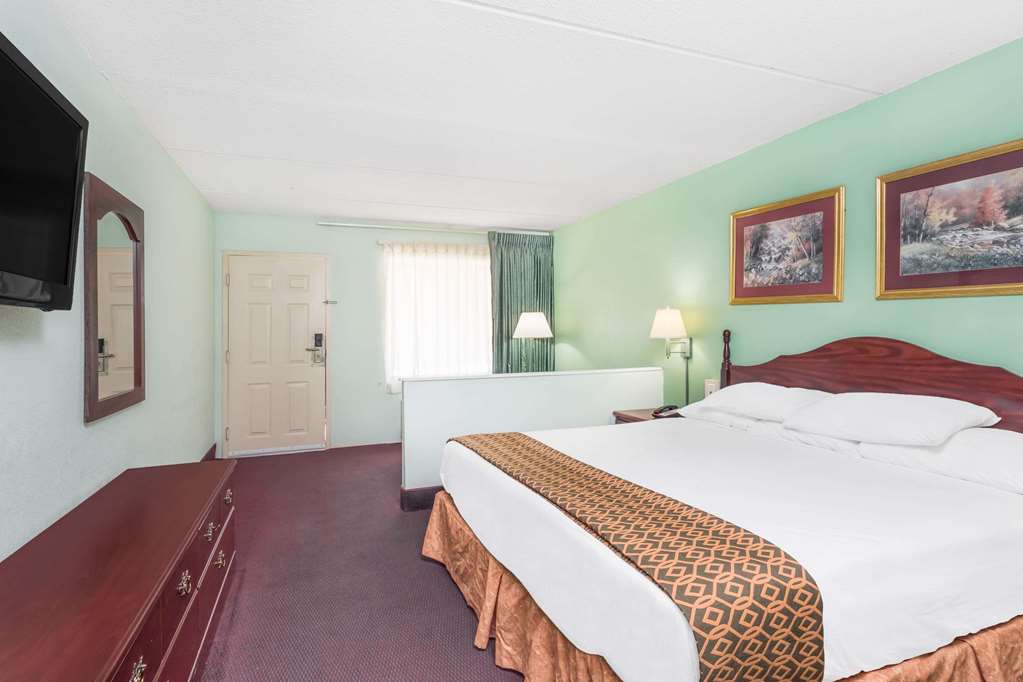 Days Inn by Wyndham Lavonia - photo 9
